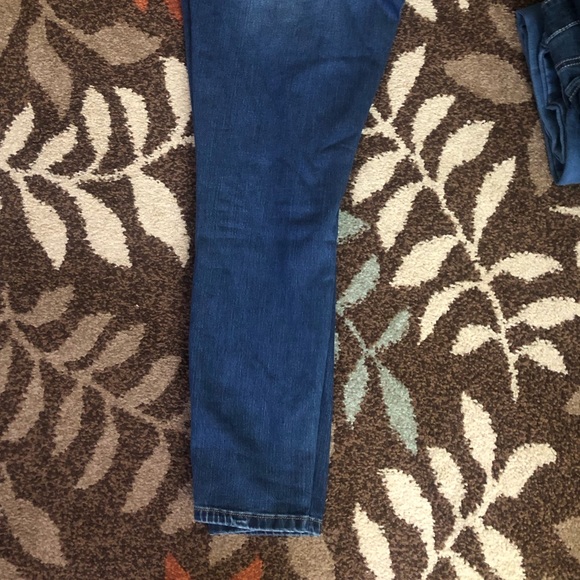 Universal Thread Jeans! - Picture 2 of 5